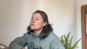 bites lips, cheeks, with sharp teeth mpg