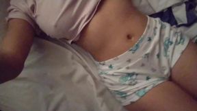 Javasexy MILF gives a fingered handjob