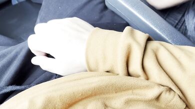 Oral sex on public transport, I invite a strange tourist to sit next to me, she sucks me until I ejaculate (part 1)