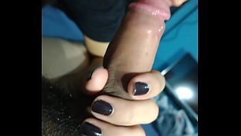 Vale lamiendo polla