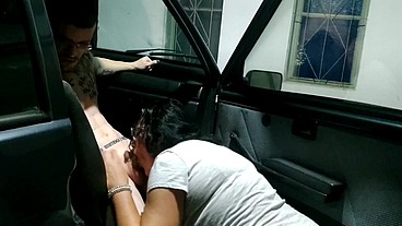 Dei carona a uma professora e a safada me mamou gostoso