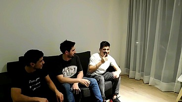 ORGIA EN LO DEL VECINO...ME LLAMA EL VECINO PARA CONOCER A LOS AMIGOS Y TERMINO EN ORGIA , RECOJIDA...POR TODOS
