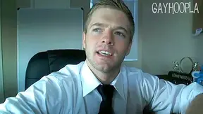 Blushing Sean Holmes JERKS OFF Wildly – Steamy Gay Solo Session – 18+