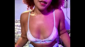 Nerdinha roluda aproveitando para fazer um show solo para seus fans