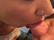 moglie italiana si fa scopare dal suo capo in bagno prima di tornare a lavoro