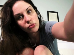 Flexible pale brunette with foot fetish does hot footjob