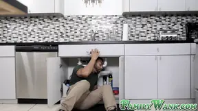 White Stepsis gets facialized by a hard fucking hunk