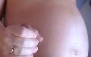 gravid hustru handjob