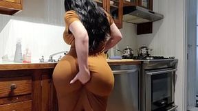 Help! perv son I'm stuck in the kitchen sink! Please don't fuck my ass!