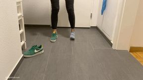 KIRA MEASURING HER FEET AND SPREAD TOES - MOV HD