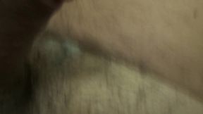 homem rustico mostrado o cacete duro e batendo uma punheta falando besteiras ate gozar!