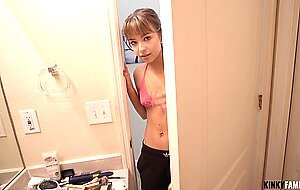 Kinkyfamily-leila cove slim stepsis enjoys my shchlong