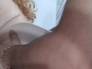 Toda vez que chamo ele pra beber comigo ele não aguenta e acaba me fodendo todinha amador sem cortes