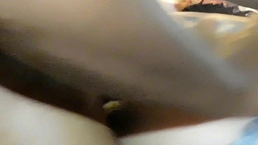 LA MEJOR Y MAS PUTA DEL MUNDO METIENDOSE UNA ENORME Y HERMOSA PIJA NEGRA