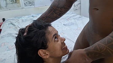 negão sarado arrombando a novinha submissa