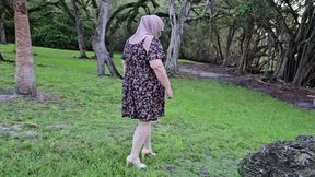 Unexpected Encounter in the Park: A Bold Adventure with a Stranger - BBW Fun in Public