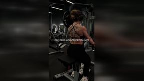 TikTok Teen's Pussy Slip-Up: Accidental Virgin Exposure!