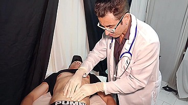 Passei no consultório do DR sacana para ele me examinar e o Doutor não aguentou ver a minha rolona
