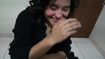 Mi amiga cristiana de 18 años adora chuparme la verga, se volvio adicta a mi