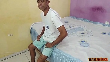 O coroa me fudeu com vontade e me deu um banho de porra