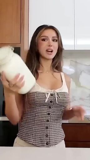 Hottie Joi shows off her famous tits