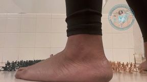 Feet & Destroy 300 Army Men Crushed - Queensizesexyfeet