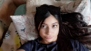 Domowy klip przedstawiający 18-letnią amatorkę, latynoską lesbijkę i celebrytkę masturbującą się