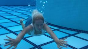 Wetlook! Underwater Shooting! Sheer Top and No Bra!