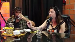 Casal cuckold e hotwife. O que ele curte mesmo, &eacute_ ver sua esposa sentir prazer!