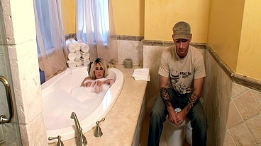 Blonde Babe Ciera Sage Gives Him Head and Gets Fucked at the Same Time