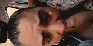 une beurette pompe un mec dans la voiture