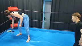 Fem bodybuilder vs thin guy