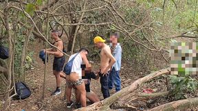 grupo de 20 homens e flagrado fazendo suruba ao ar livre no parque, sao paulo.