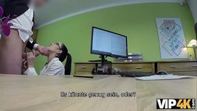 VIP4K. Leihmittel ist glucklich, Gesicht und Vagina des Musikers zu ficken