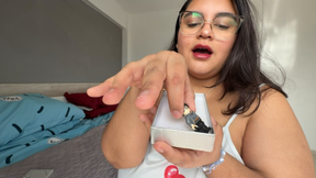 Giantess body exploration ends in anal play