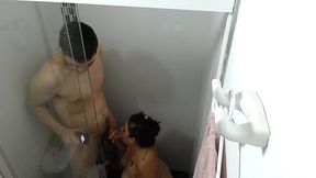 mi mejor amigo se orina en mi boca y me pongo muy cachonda