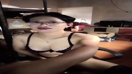 Asian Shemale With Black Bra Masturbate While Working