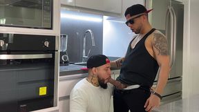 gymbro me invita a su casa y terminamos comiendonos