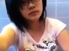 Amateur Asian Girl in Glasses Masturbating