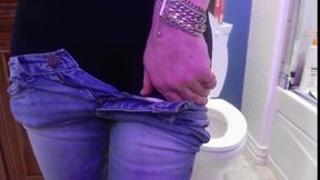 Zoey Portland Pornstar Playing with Her Pussy in the Bathroom Before Court