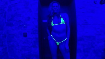 Masturbation in ultraviolet light)