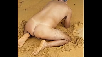 Ladysilva uma putinha pelada na praia que bunda gostosa de marquinha sexy,