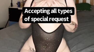 Freckled Aussie curvy goddess sells her big tits solo for Xmas