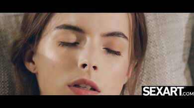 Stunning beauty shares her intimate masturbation pleasure