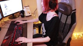 Teen Gamer Girl Fucked Hard While Playing Video Games