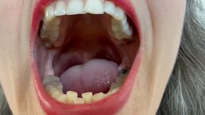 let's have a look at her wet mouth m0