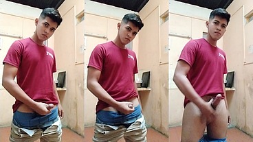 Alan Tokers sé masturba en él trabajó