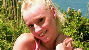 faith fingers shaved pussy on convertible hood
