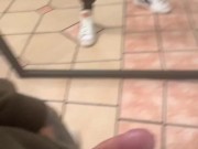 Me la ponen bien dura en el gym!