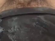 Masturbation dans sa jolie chatte pleine de mouille
